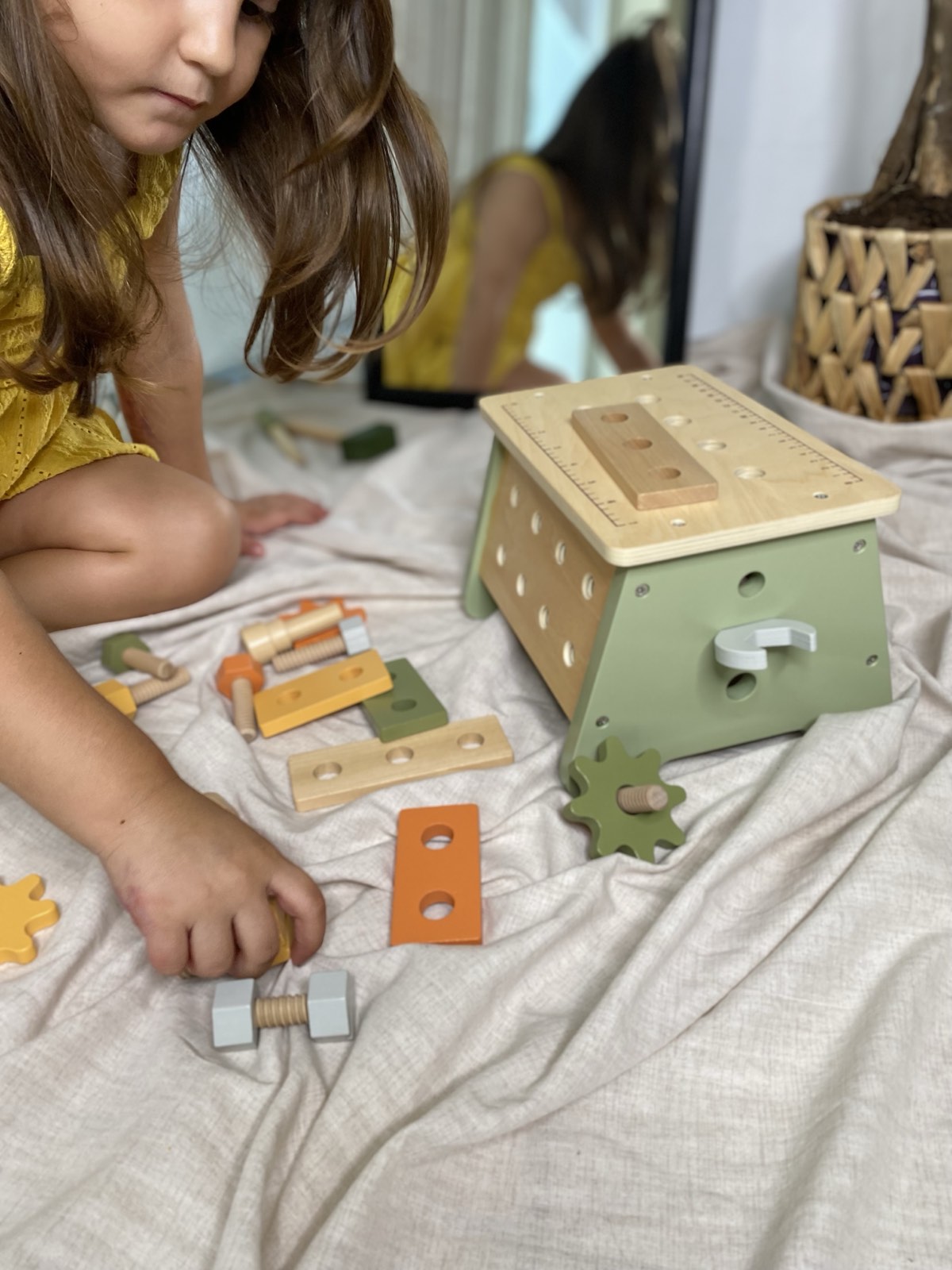 ξυλιινος παγκος εργασιας με εργαλεια για παιδια