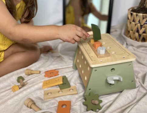 εκπαιδευτικος ξυλινος παγκος μαραγκου με εργαλεια για παιδια