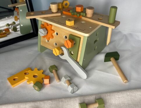 Viga ξύλινος πάγκος μαραγκού με ξυλινα εξαρτήματα σε παλ αποχρώσεις